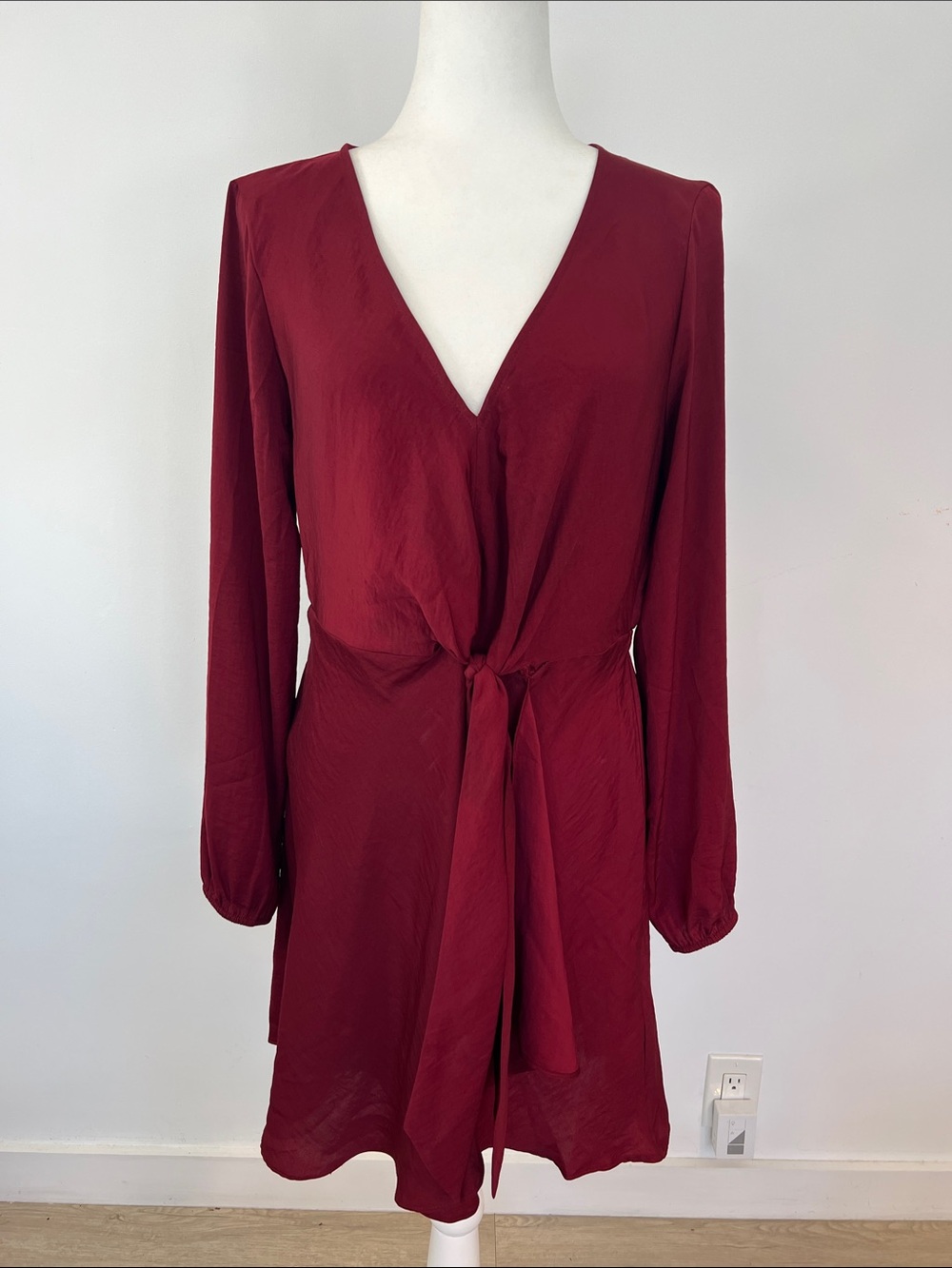 Express Women's V-Neck Long Sleeve Tie-Waist Dress in Wine